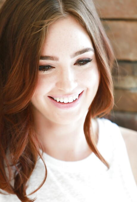 Slim american dark-haired young Jodi Taylor in hot posing gallery