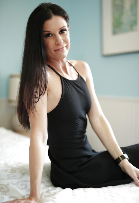 Svelte american dark hair milf India Summer in fancy skirt loves some hot foot fetish 